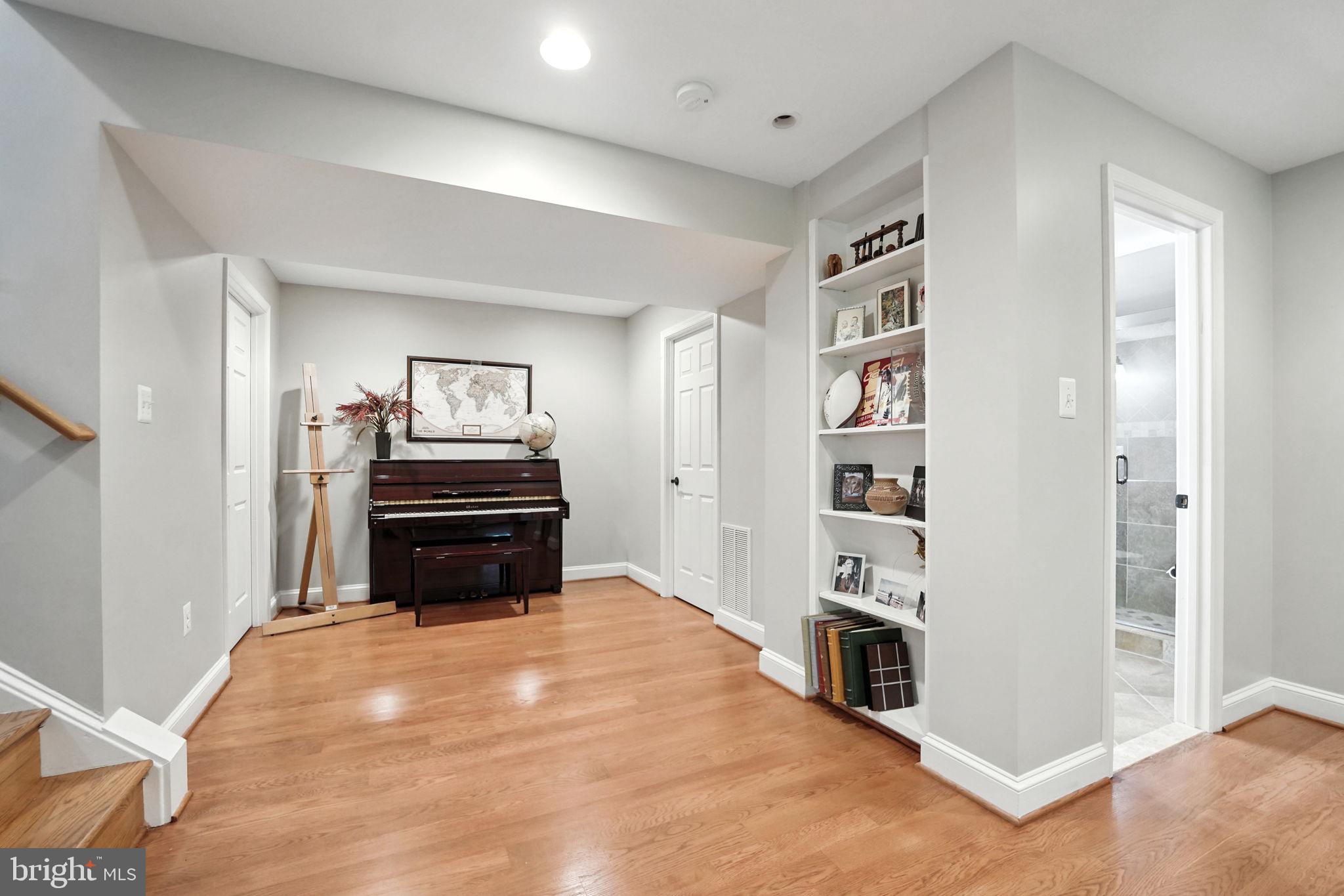 AYR HILL - Residential