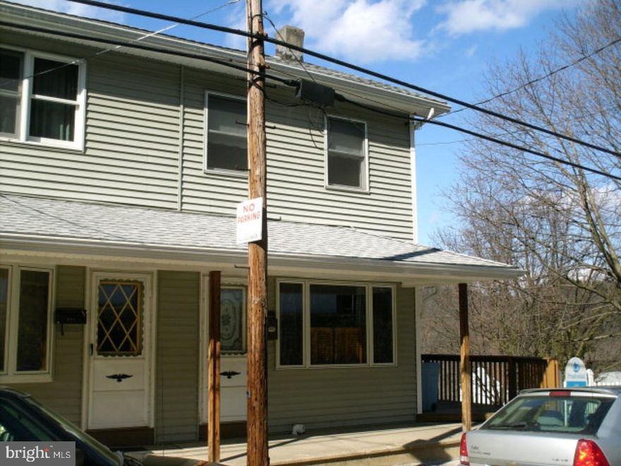 Great 1/2 double with a large fenced yard, large deck in back. Great way to enjoy the big yard and enjoy the nice view. 3 BR, 2 full baths, newer roof, siding, decks, replacement windows. All you have to do is to move right in!  Mailing Address Continued: Pottsville  Amp: 100