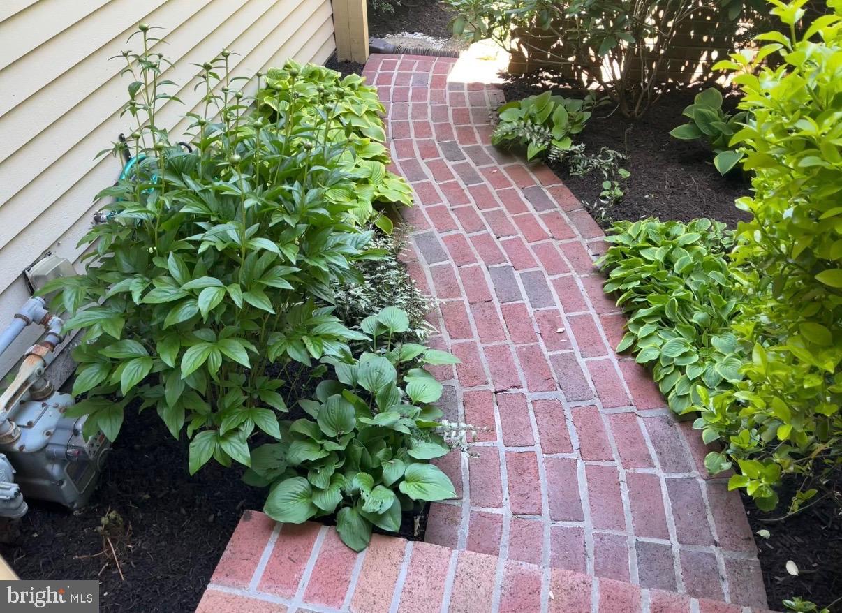 GWYNEDD HUNT - Residential