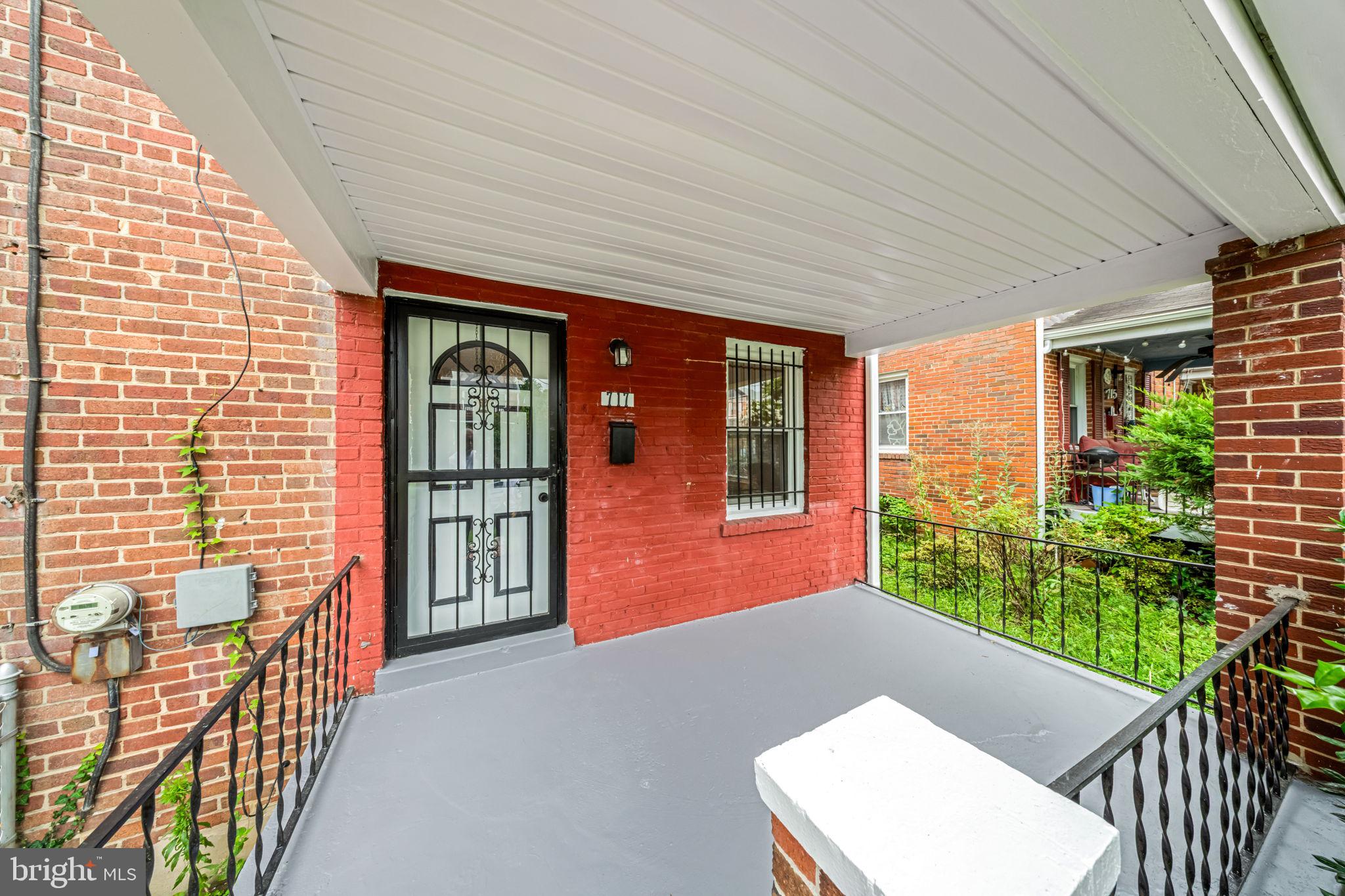 717 EMERSON STREET NE