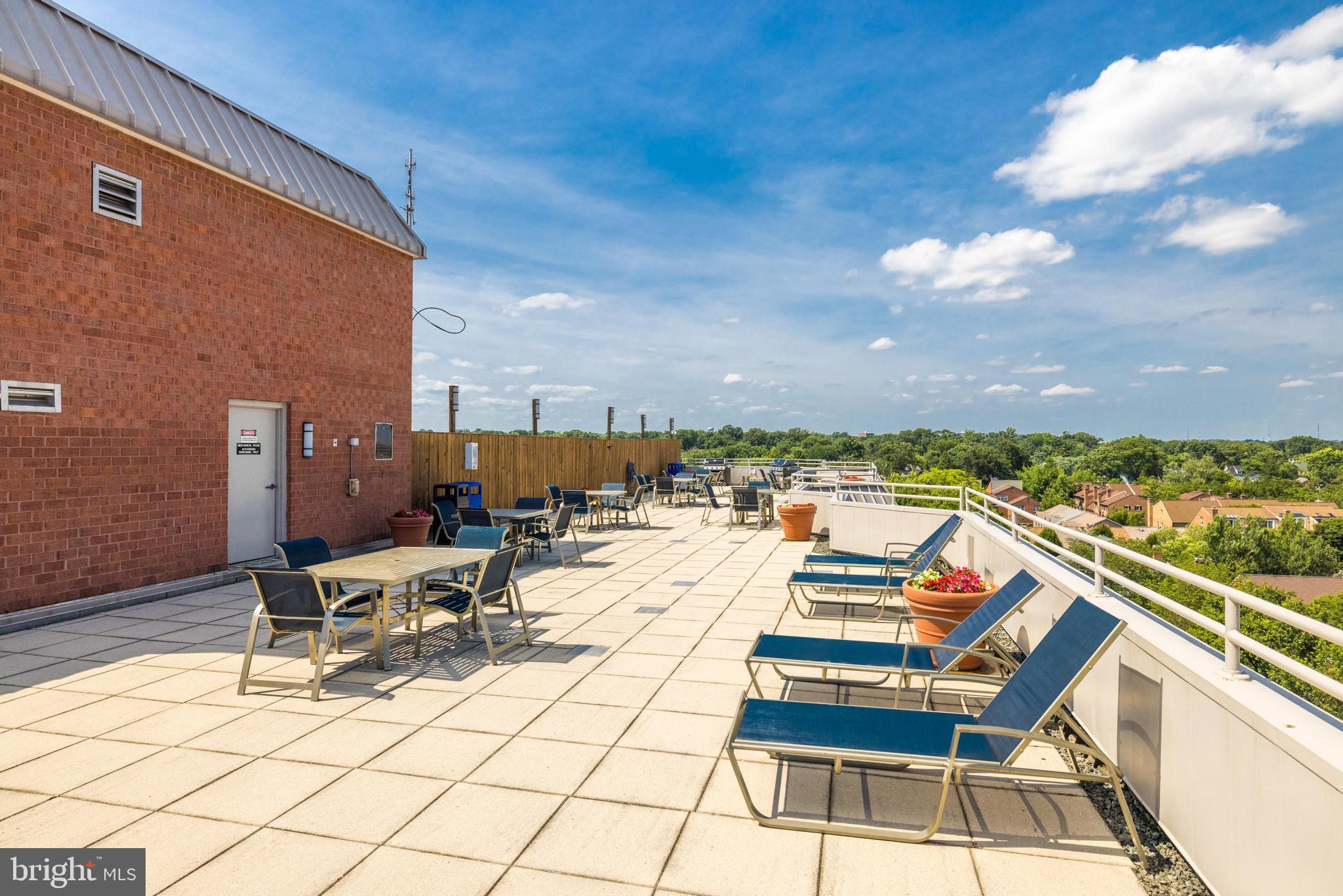 WESTVIEW AT BALLSTON METRO - Residential