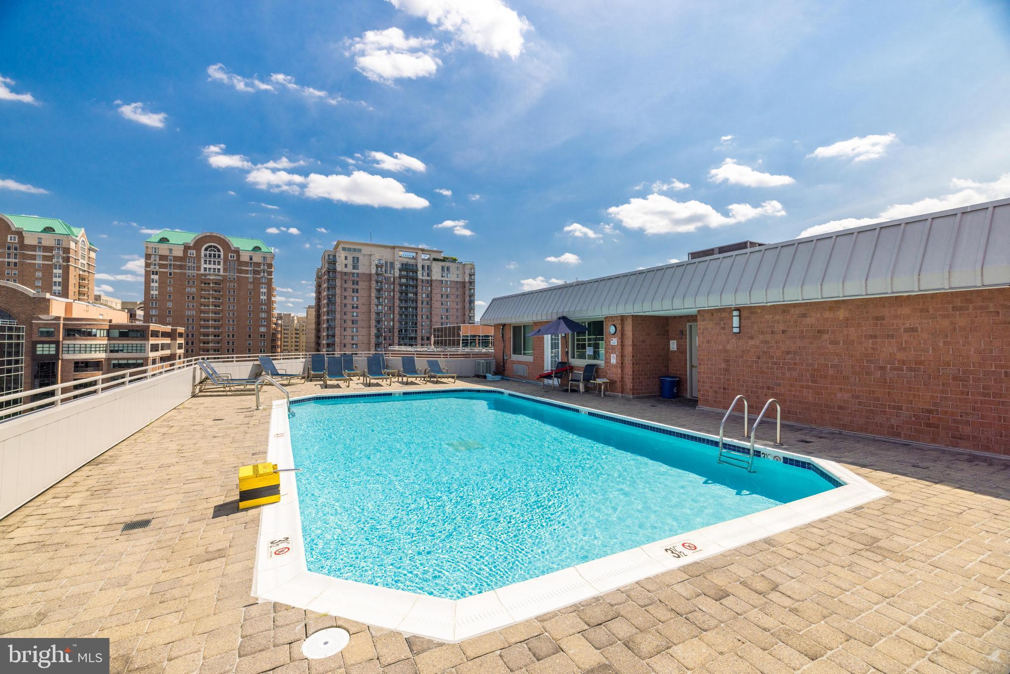 WESTVIEW AT BALLSTON METRO - Residential