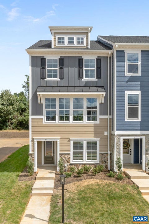 Townhouse For Sale - 14 Forbes Dr<br/> CHARLOTTESVILLE, VA 22911