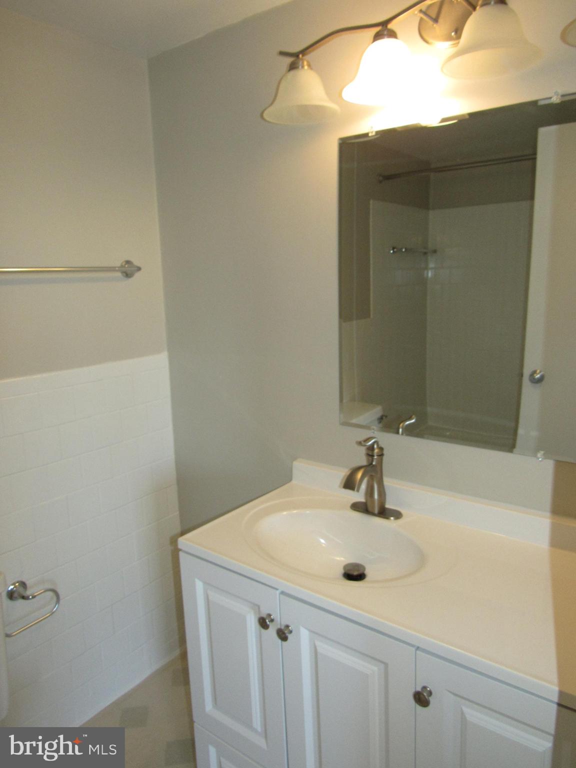 YORKTOWNE SQUARE - Residential Lease