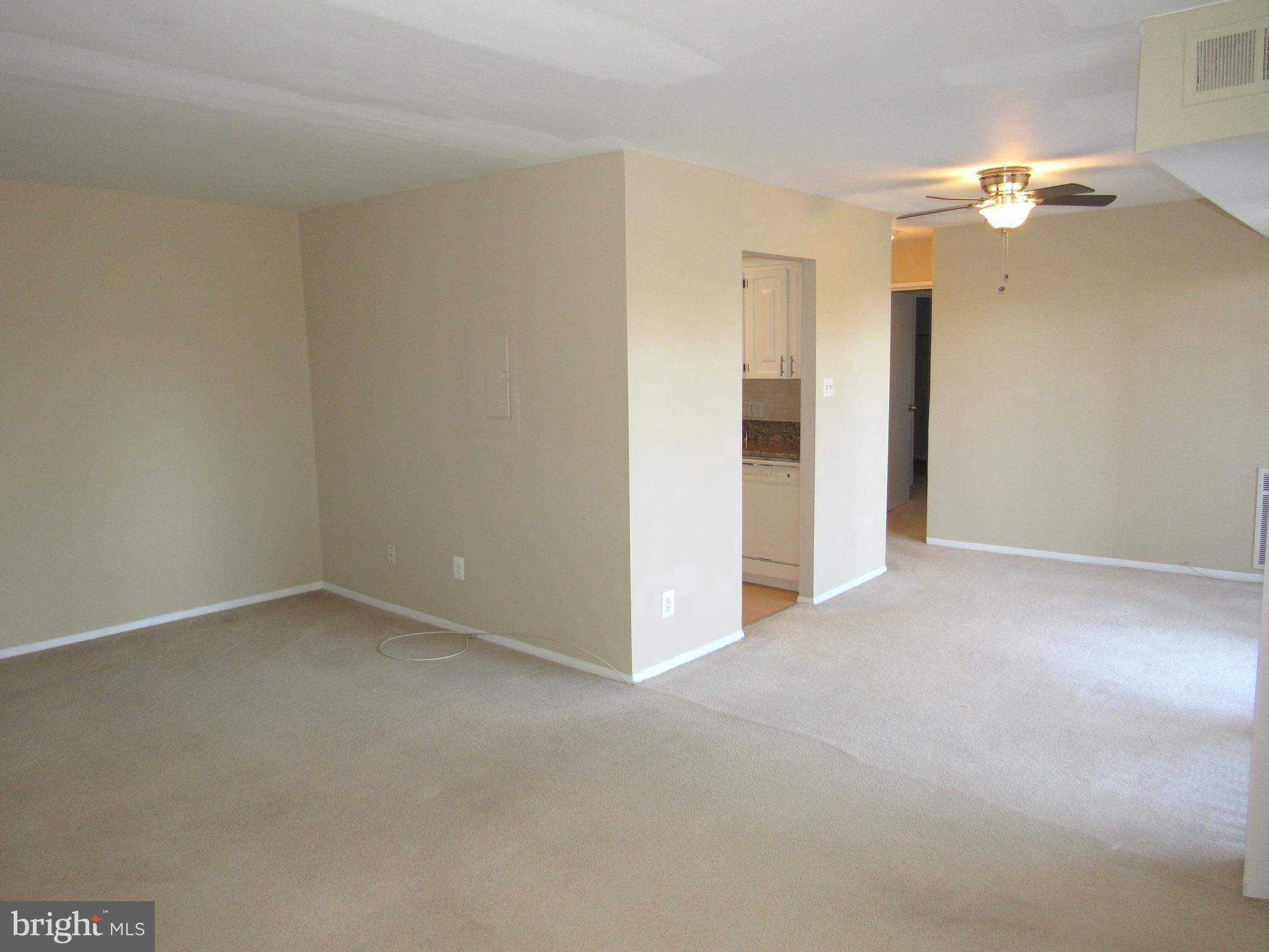 YORKTOWNE SQUARE - Residential Lease