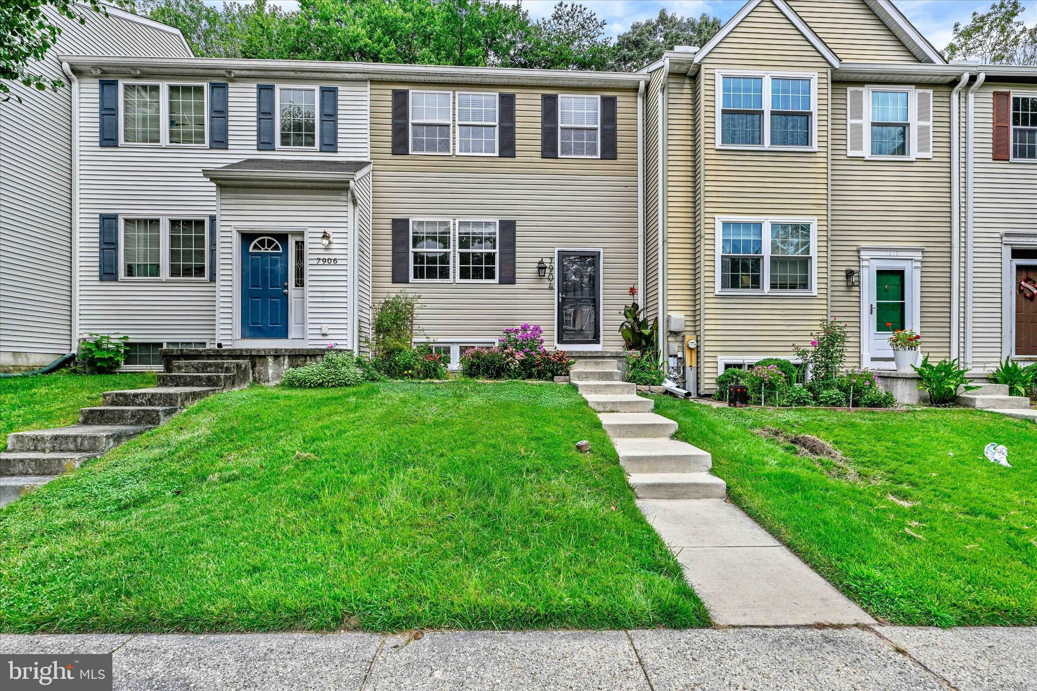 7904 DELLA ROSA COURT