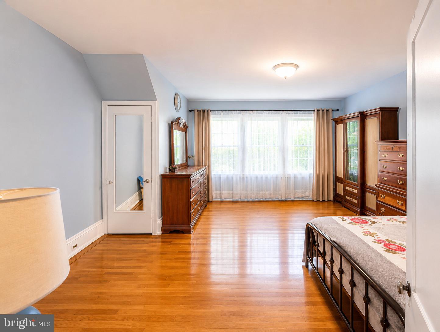 OXFORD CIRCLE - Residential