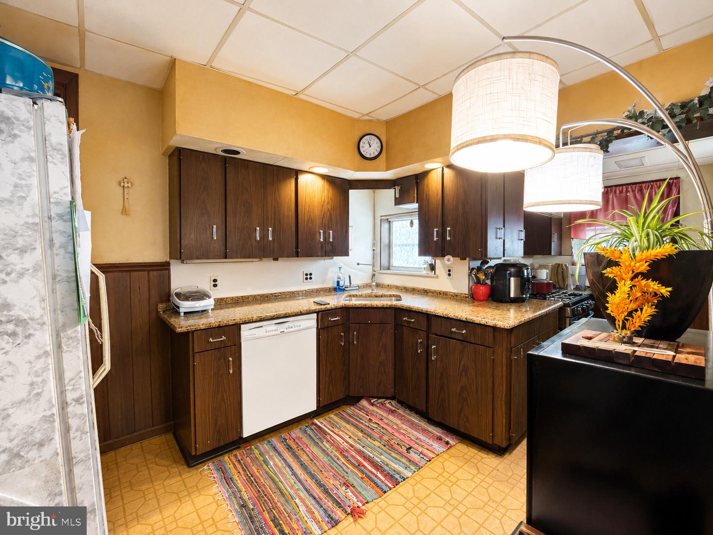OXFORD CIRCLE - Residential