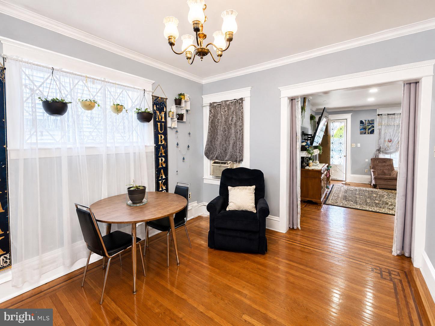 OXFORD CIRCLE - Residential