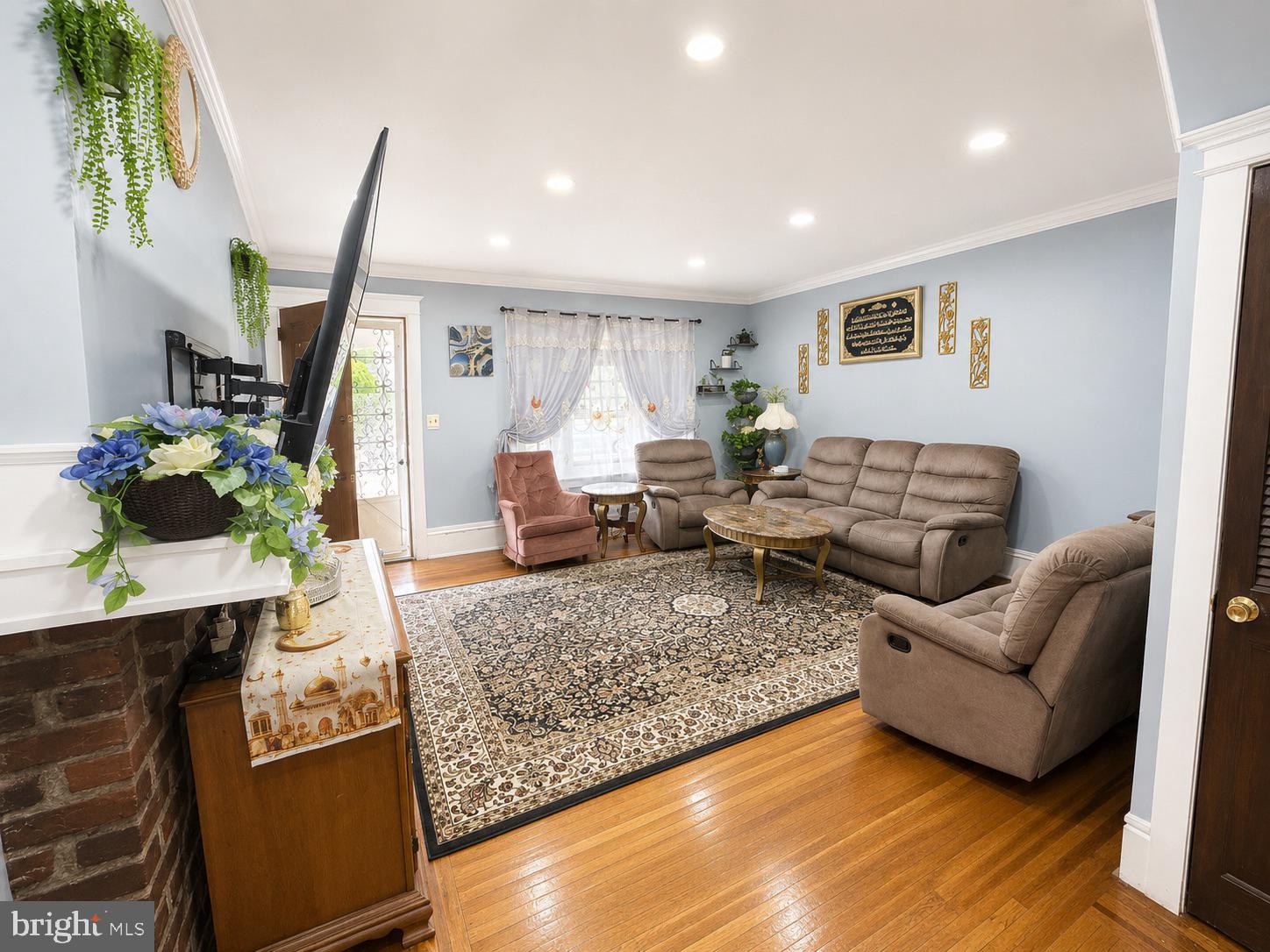 OXFORD CIRCLE - Residential