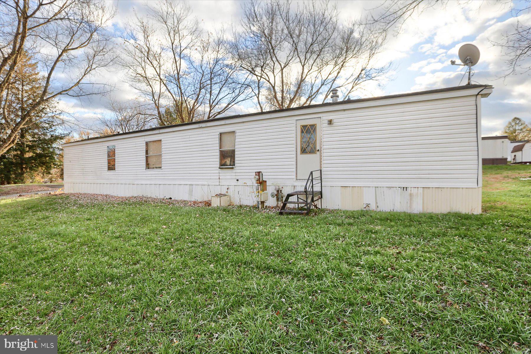 COUNTRY MANOR WEST - Residential