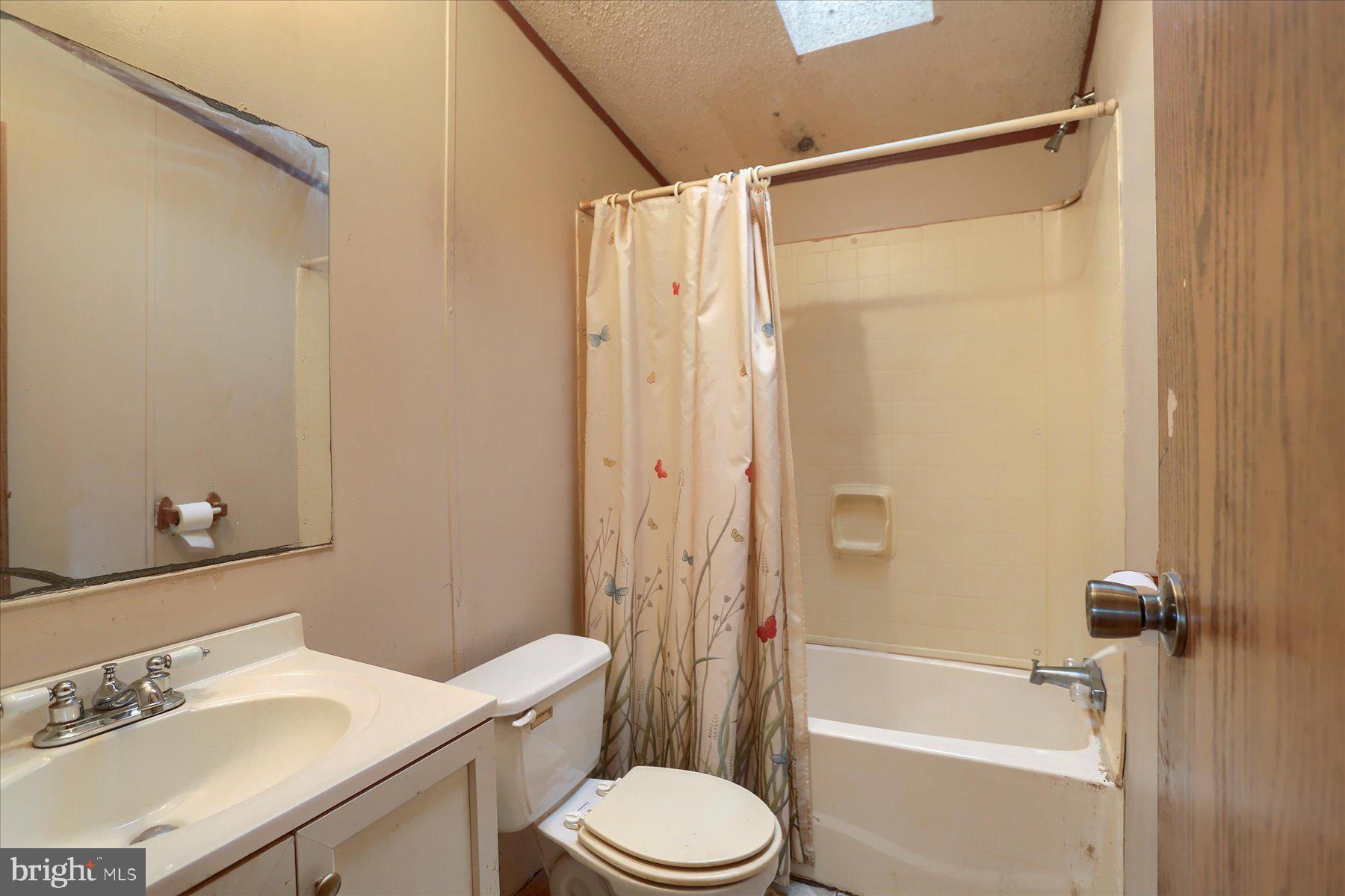 COUNTRY MANOR WEST - Residential