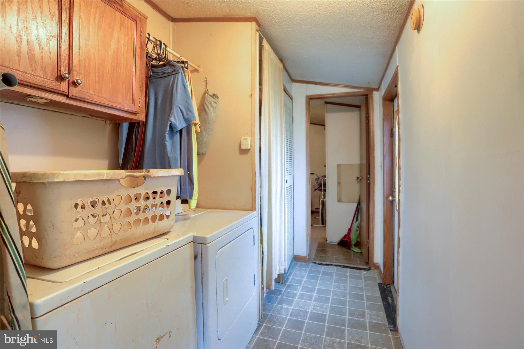 COUNTRY MANOR WEST - Residential