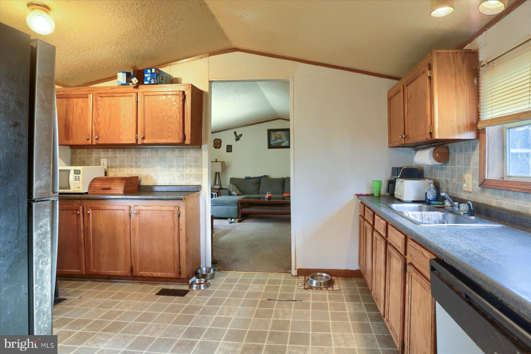 COUNTRY MANOR WEST - Residential