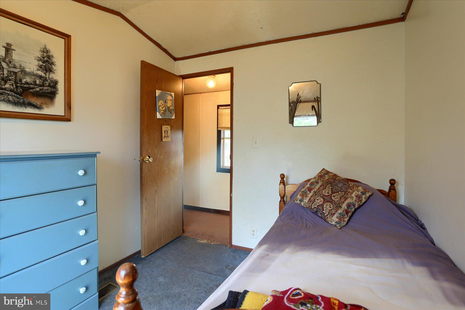 COUNTRY MANOR WEST - Residential