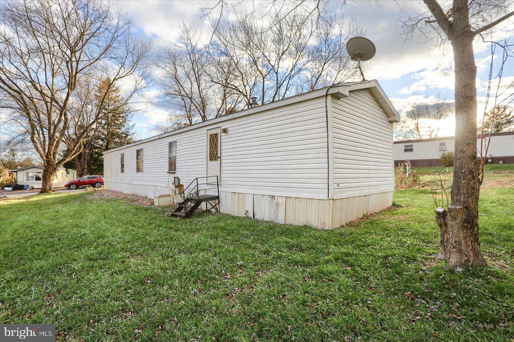 COUNTRY MANOR WEST - Residential