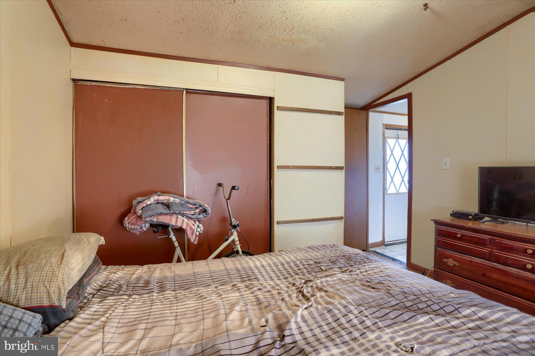 COUNTRY MANOR WEST - Residential