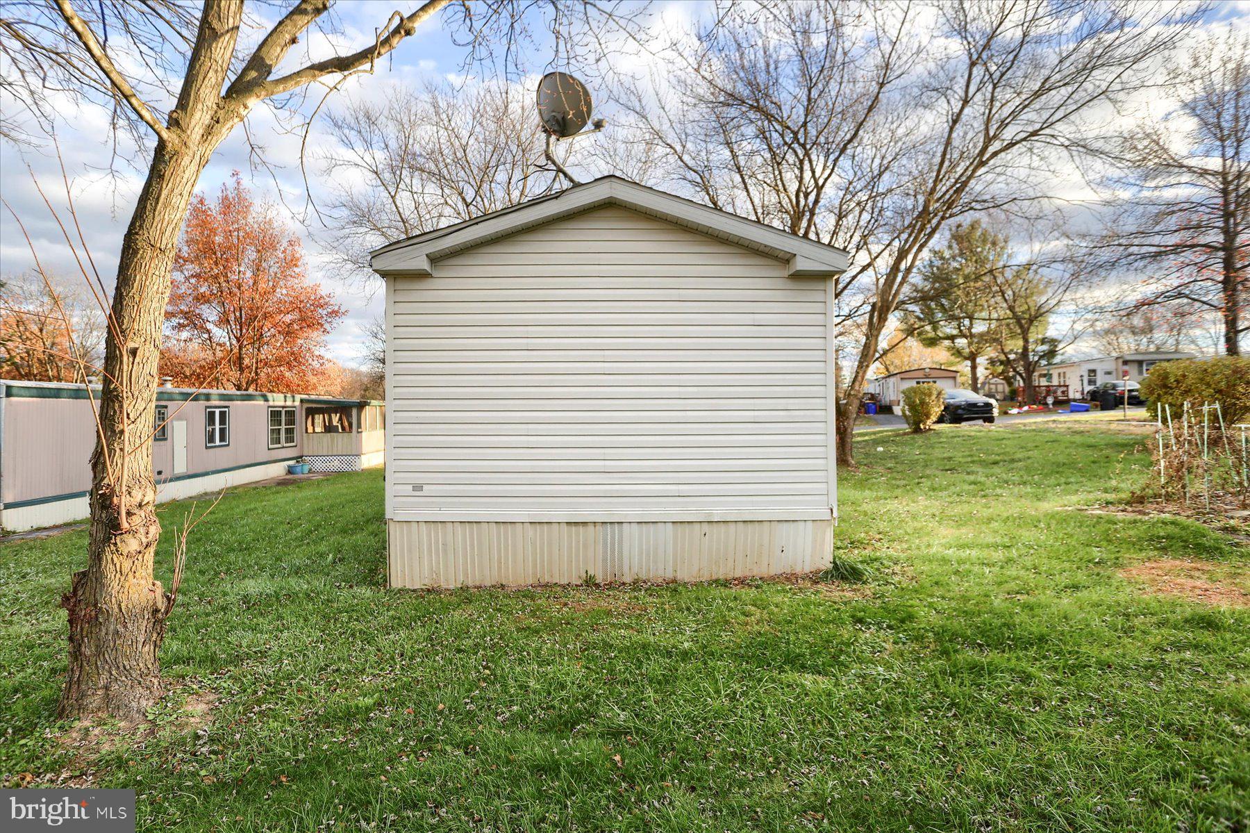 COUNTRY MANOR WEST - Residential