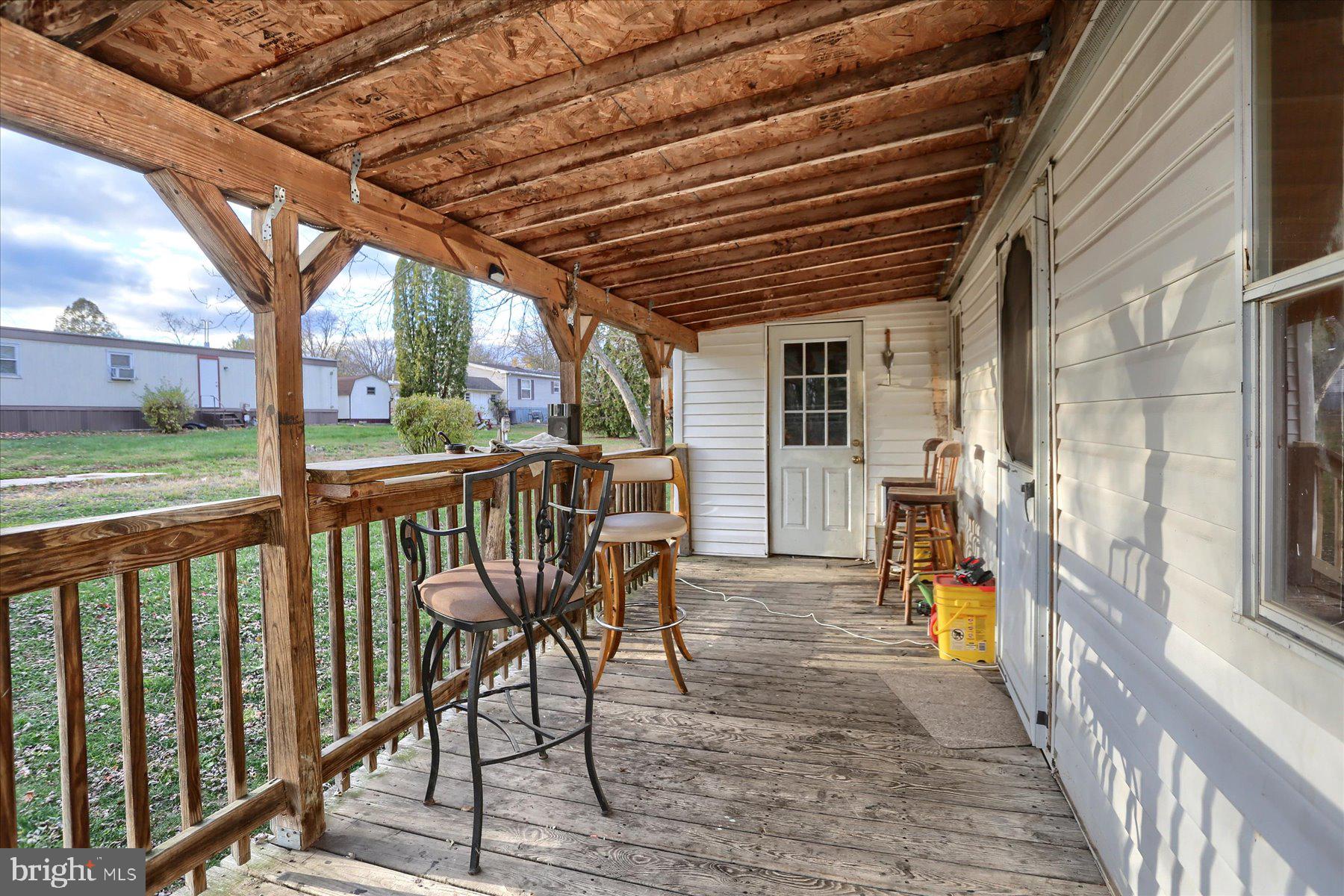 COUNTRY MANOR WEST - Residential