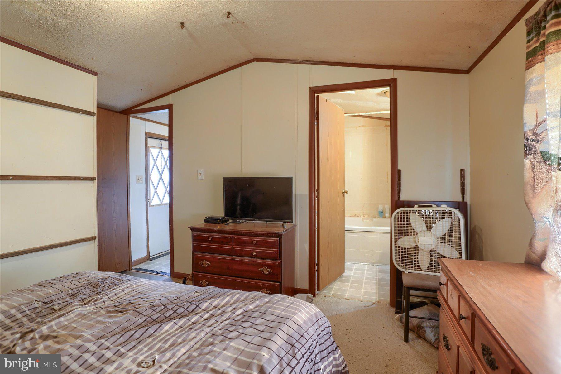 COUNTRY MANOR WEST - Residential