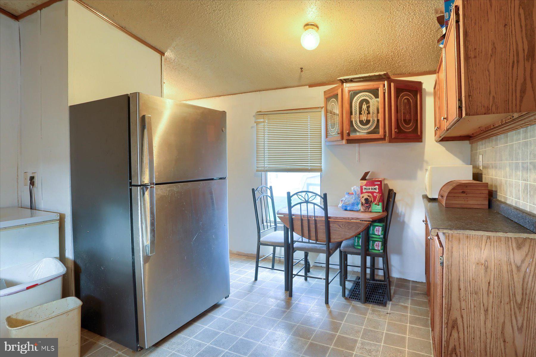 COUNTRY MANOR WEST - Residential