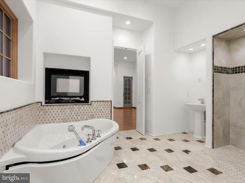 POTOMAC VILLAGE - Residential