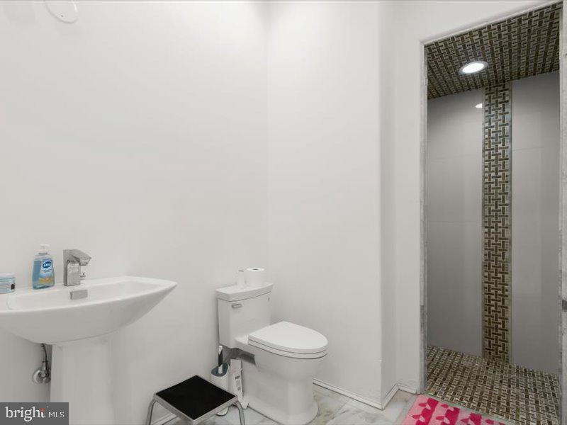 POTOMAC VILLAGE - Residential