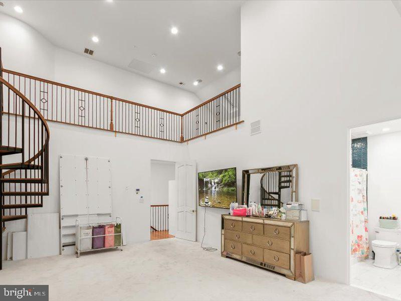 POTOMAC VILLAGE - Residential