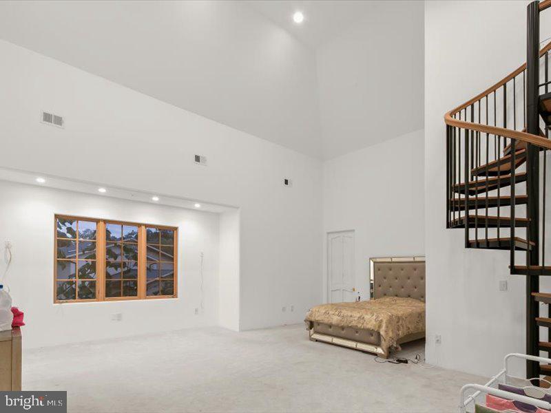 POTOMAC VILLAGE - Residential