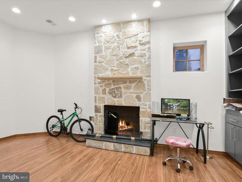 POTOMAC VILLAGE - Residential