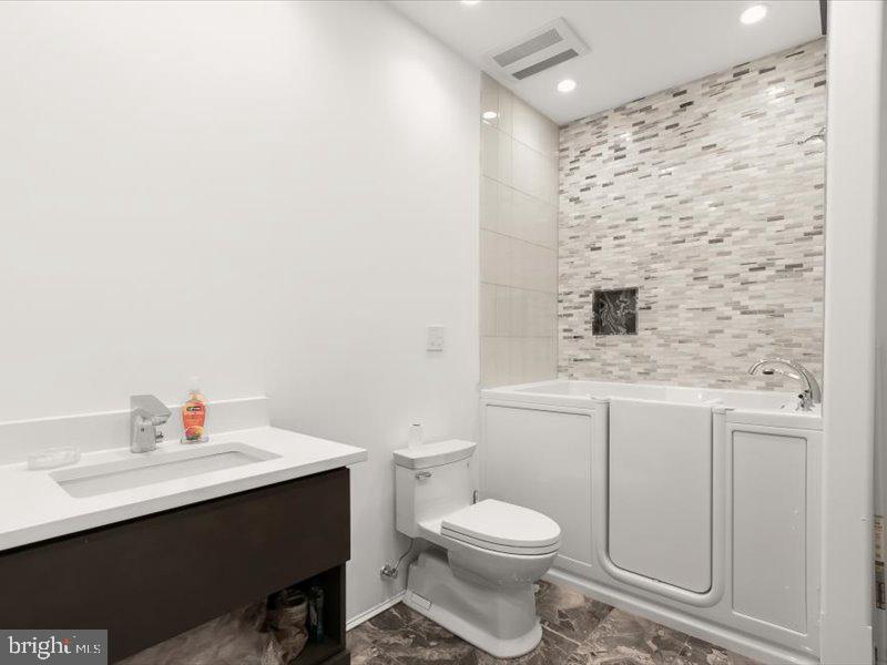 POTOMAC VILLAGE - Residential