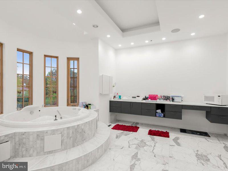 POTOMAC VILLAGE - Residential