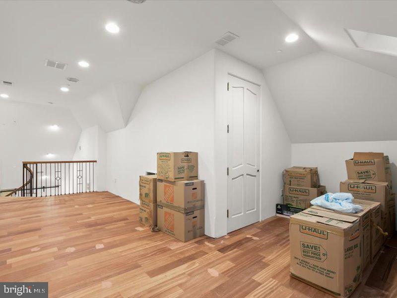 POTOMAC VILLAGE - Residential