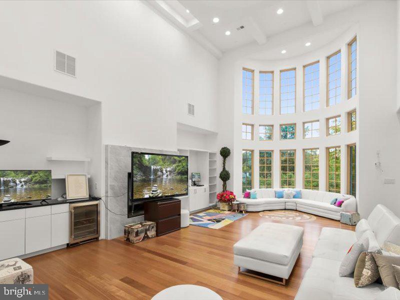 POTOMAC VILLAGE - Residential