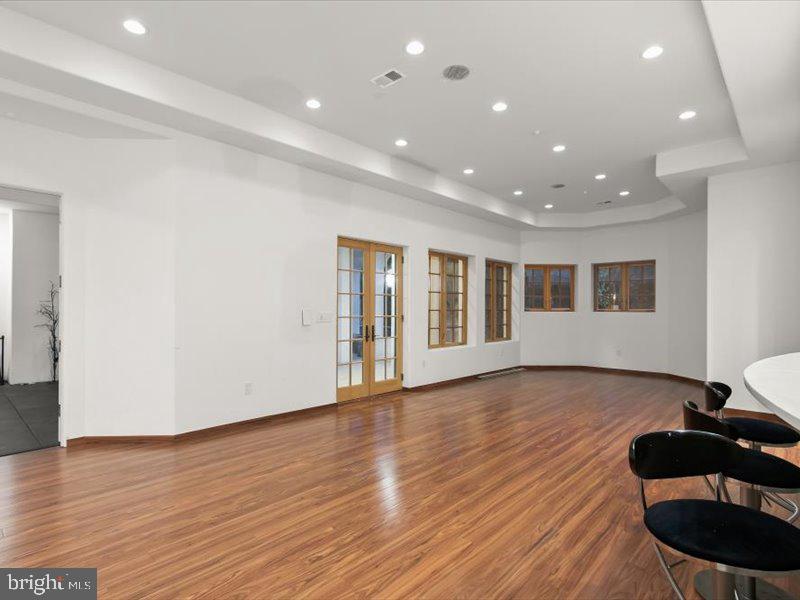 POTOMAC VILLAGE - Residential