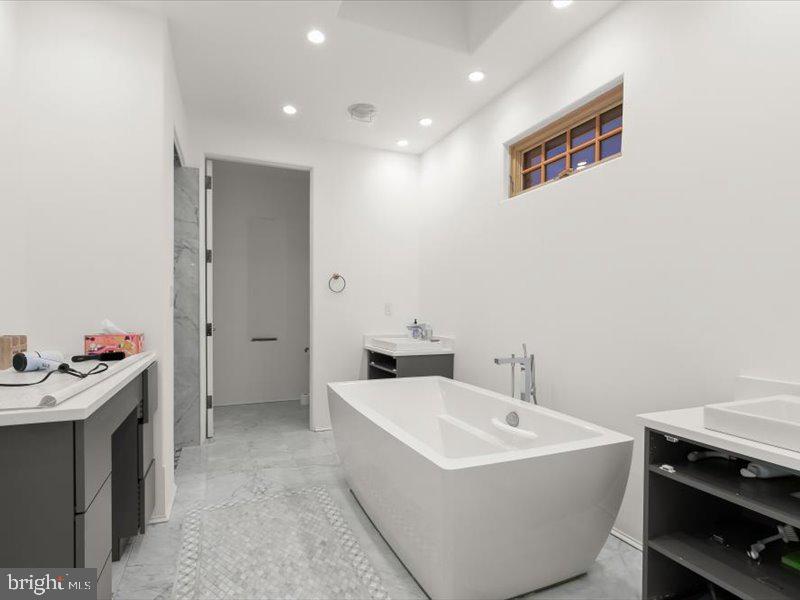 POTOMAC VILLAGE - Residential