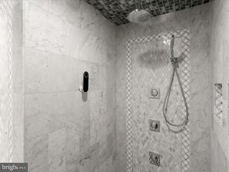 POTOMAC VILLAGE - Residential