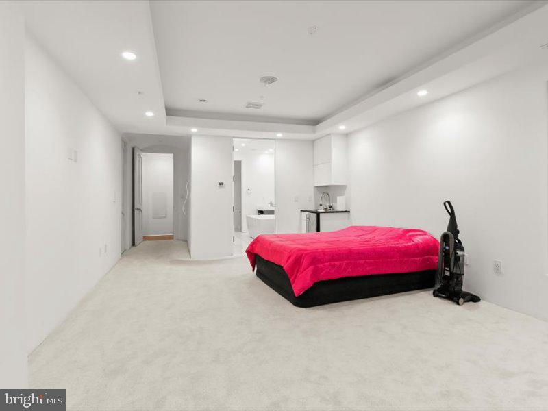 POTOMAC VILLAGE - Residential