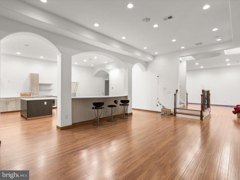 POTOMAC VILLAGE - Residential