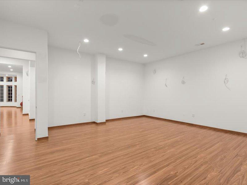 POTOMAC VILLAGE - Residential