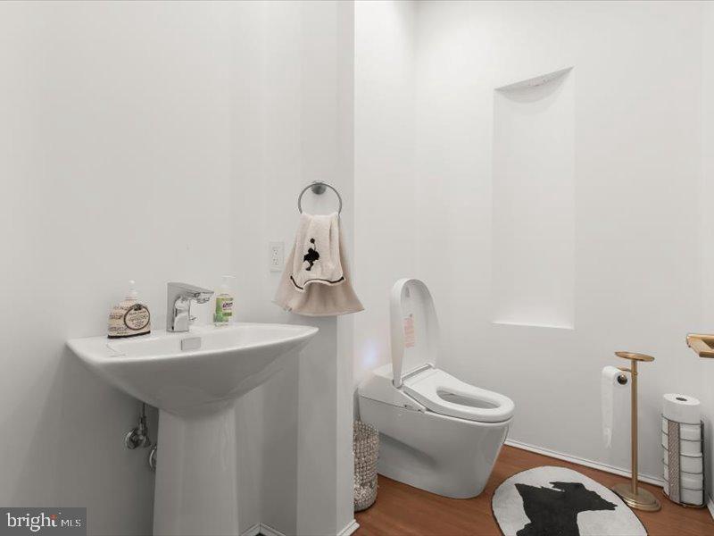 POTOMAC VILLAGE - Residential