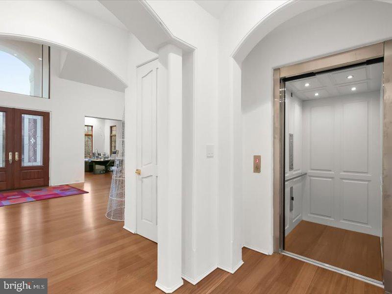 POTOMAC VILLAGE - Residential