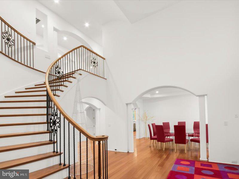 POTOMAC VILLAGE - Residential