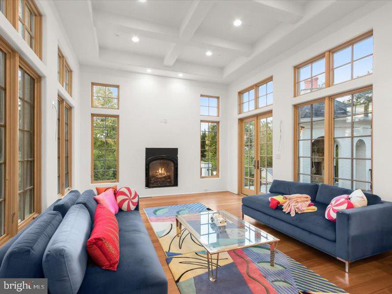 POTOMAC VILLAGE - Residential