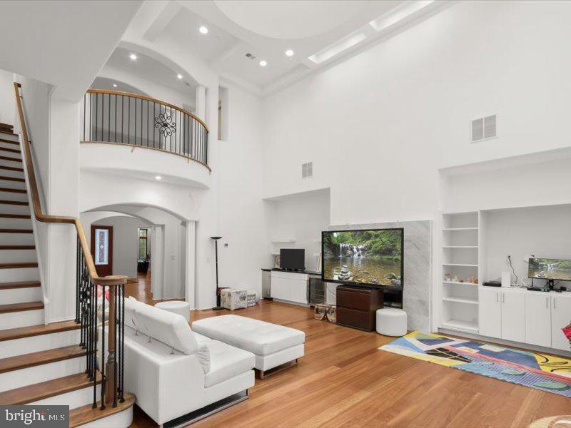 POTOMAC VILLAGE - Residential