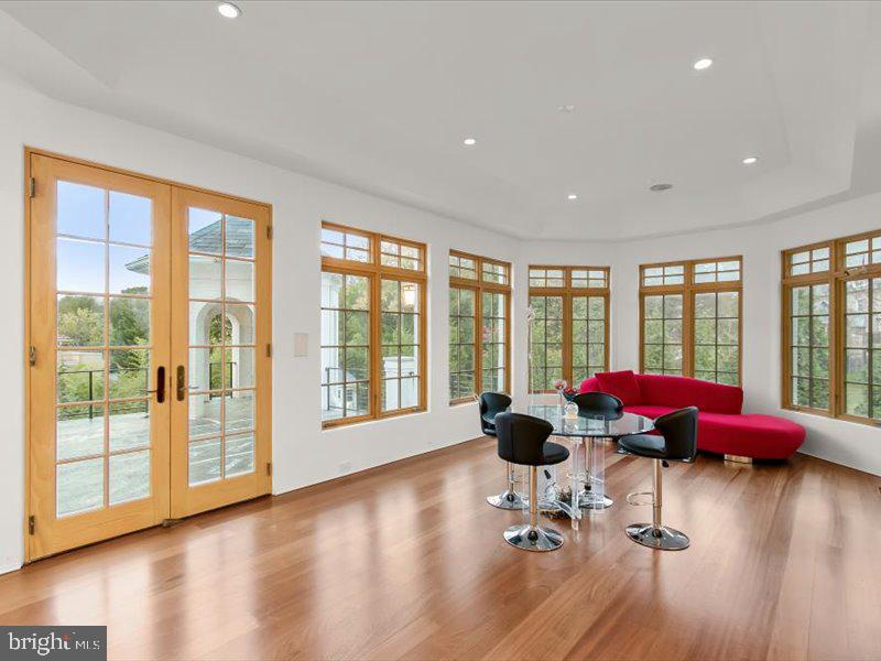 POTOMAC VILLAGE - Residential