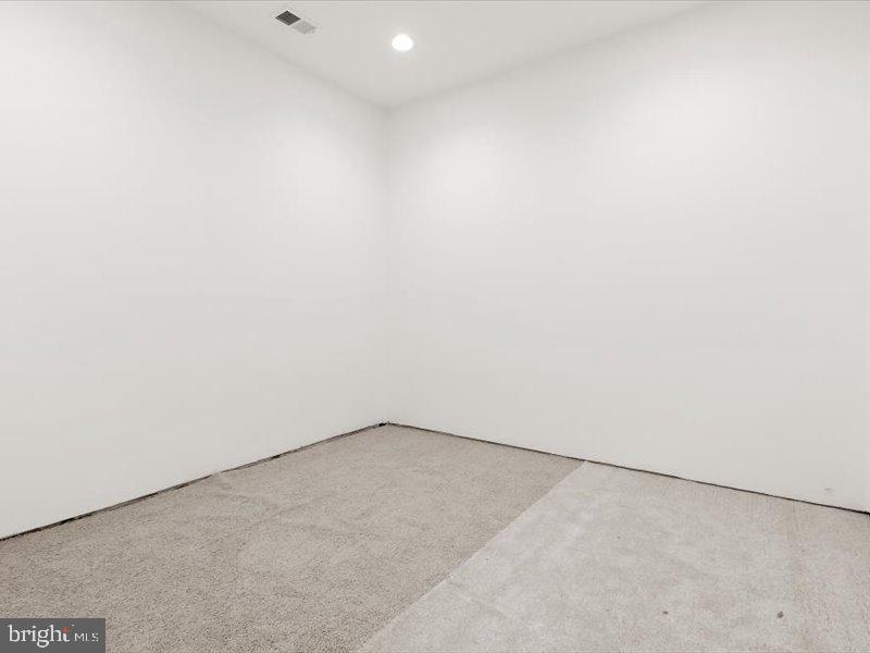 POTOMAC VILLAGE - Residential