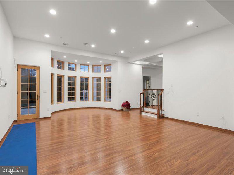 POTOMAC VILLAGE - Residential