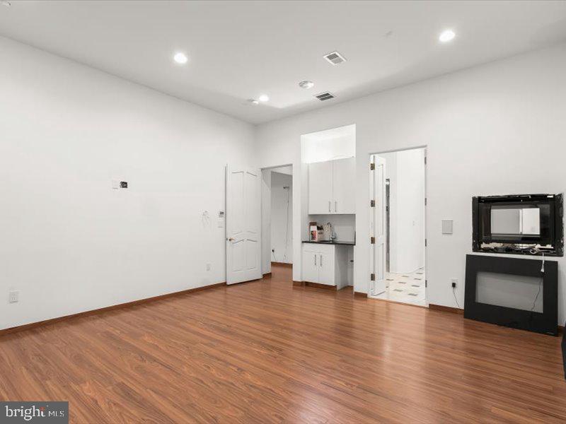 POTOMAC VILLAGE - Residential