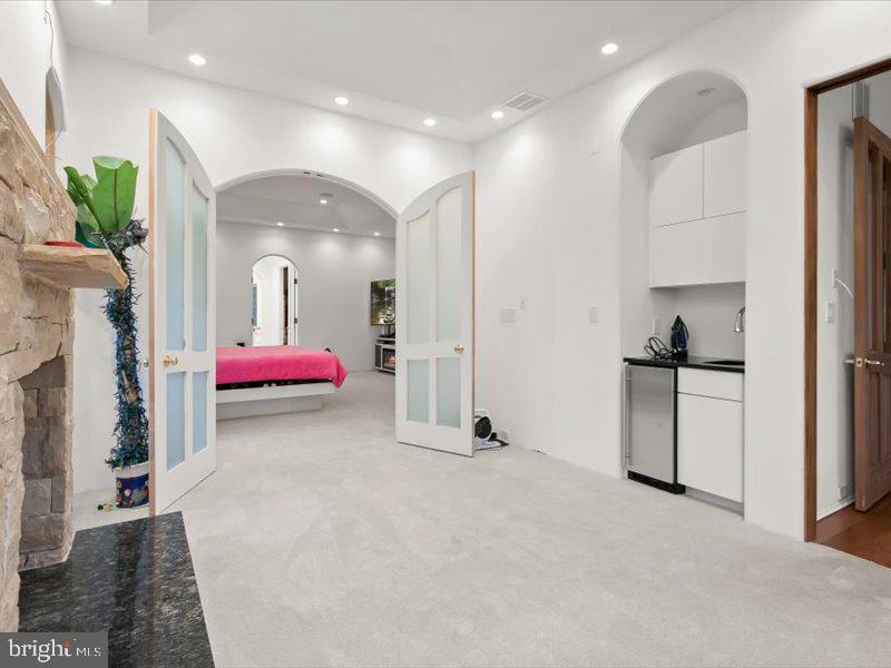 POTOMAC VILLAGE - Residential